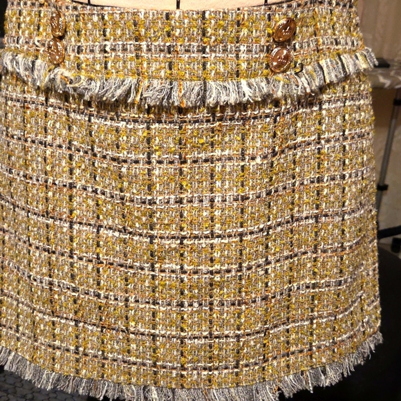 Walter Baker Elegant Tweed Pencil Skirt with Fringe Detail - Picture 2 of 5